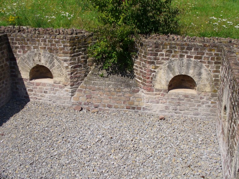 Kellerraum des Westrisaliten mit Lichtschacht (© Rainer Gutjahr)