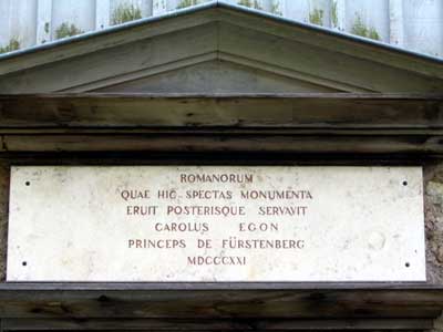 Inschrift über dem Eingang (1821)