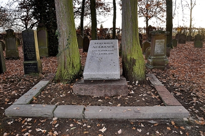 Auerbachs Ehrengrab auf dem Nordstetter Judenfriedhof