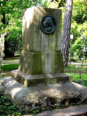 Erneuertes Auerbach-Denkmal