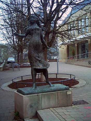 Der Käthchenbrunnen von Hans-Dieter Läpple an der Neckarpromenade