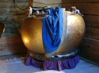 Kopie des Bronzekessels mit einem Fassungsvermögen von 500 Litern
