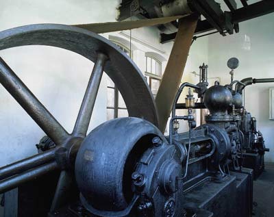 Kolbenpumpe im ersten Pumpwerk der Albwasserversorgung in Teuringshofen 