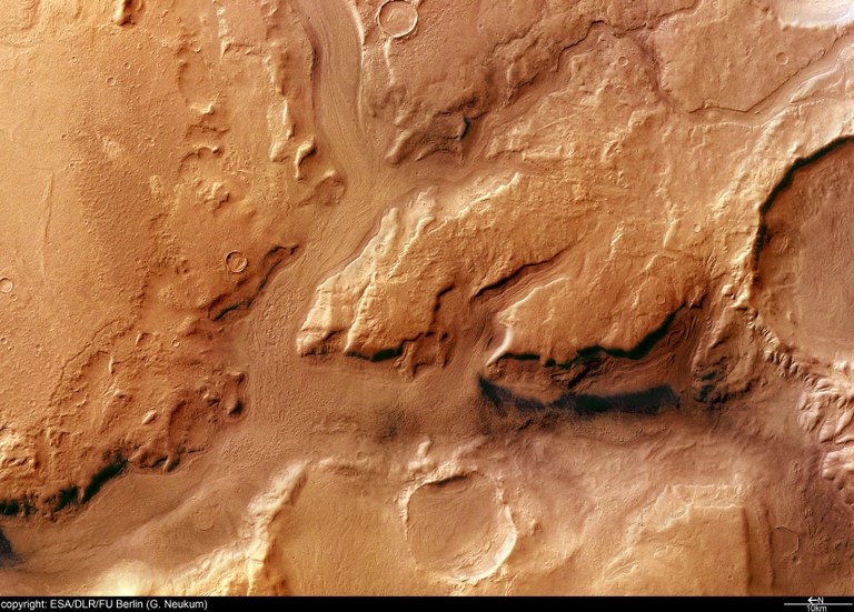 Reull_Vallis_in_colour.jpg