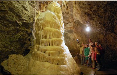 Eberstadter Tropfsteinhöhle "Hochzeitstorte"