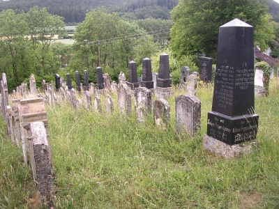 Grabsteine auf dem jüdischen Friedhof in Oberdorf
