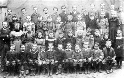 Schüler der israelitischen Volksschule Rexingen mit ihrem Lehrer Aron Ascher um 1894