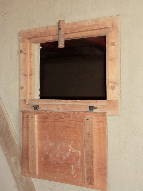 mini_B_4_Durchreiche_in_der_Tenne_des_Wohnstallhauses.jpg