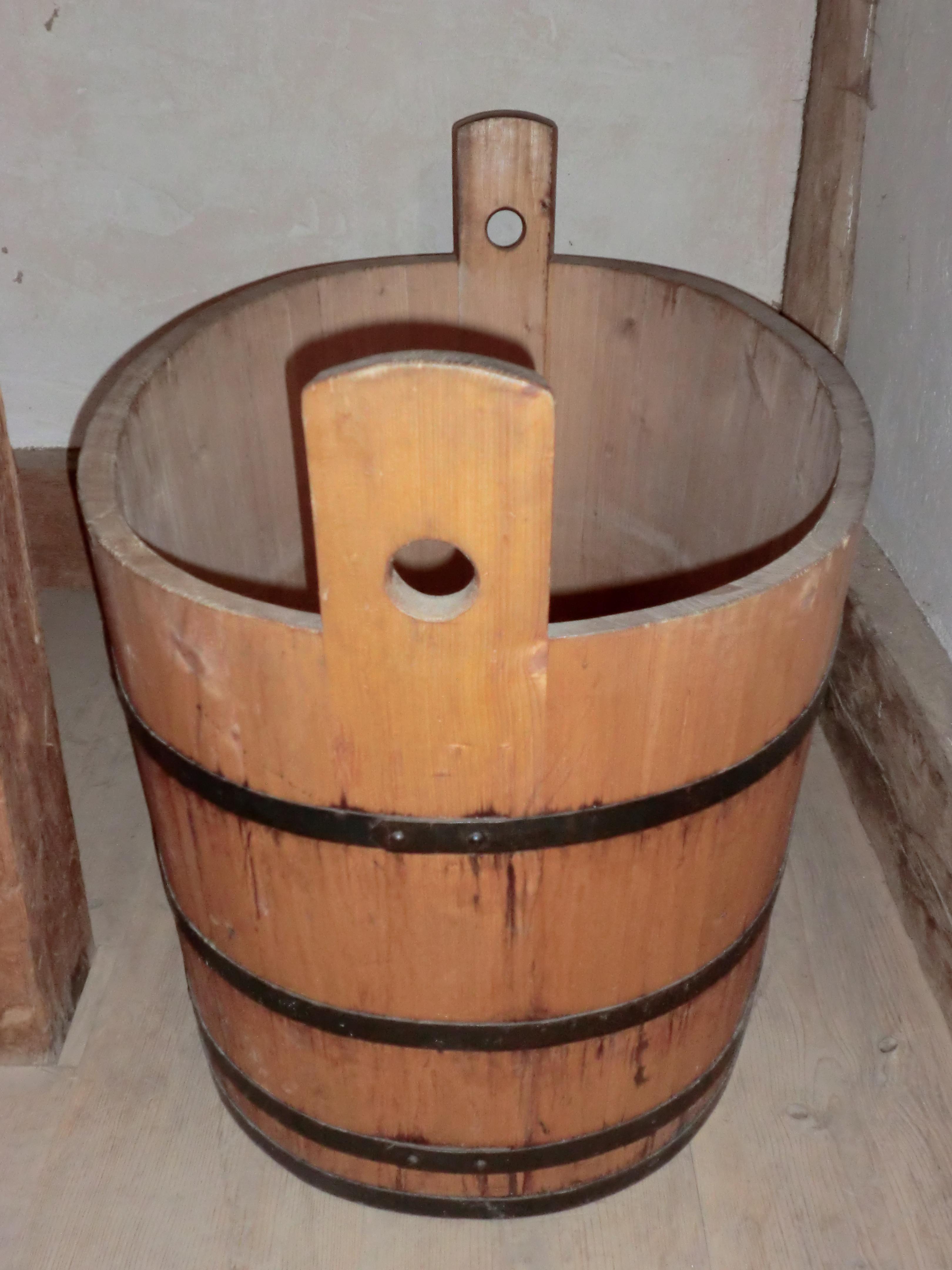 B_20_Eine_mittelalterliche_Badewanne.jpg