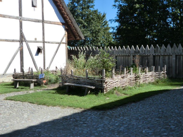 B_25_Der_Kraeutergarten.jpg