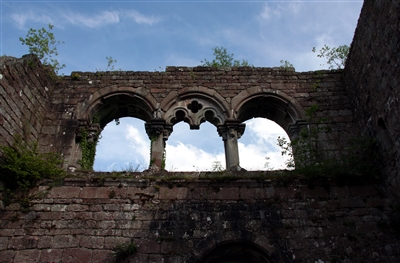 Die frühgotischen Fensterarkaden im Obergeschoss des Pala