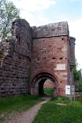 Torturm mit der St. Georgskappelle