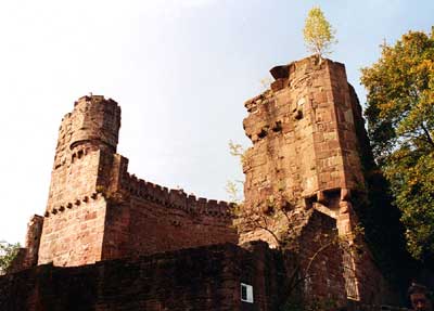 Schildmauer der Burg Dilsberg