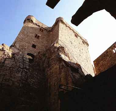 Blick auf die Oberburg der Burg Hohenbaden (sog. Hermannsbau)