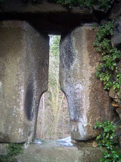 Fischschwanz-Schlüsselscharte, die typische Schießschartenform auf dem Hornberg