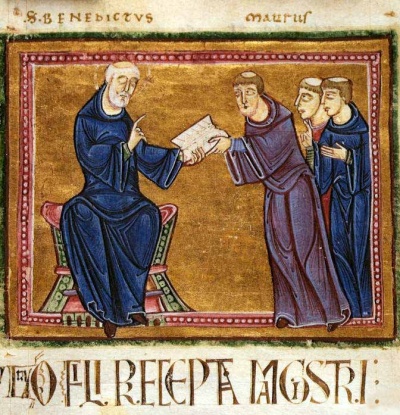 Der Hl. Benedikt übergibt die Klosterregel an Mönche (St. Gilles, Nimes 1129). 