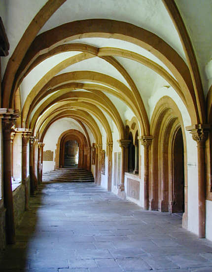 Kloster Bronnbach, Kreuzgang und Klosterkirche
