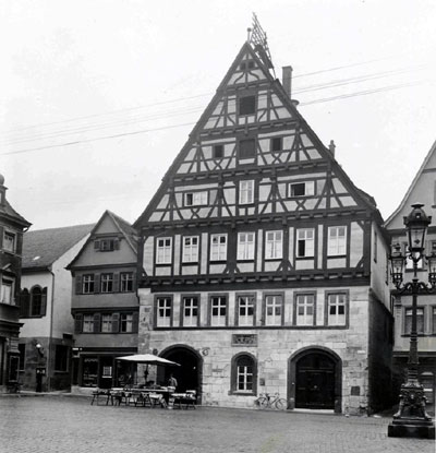 Bezugsscheinstelle in der Grät auf dem Marktplatz