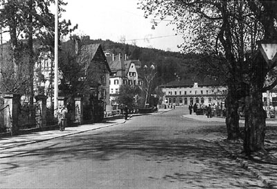 Die Bahnhofstraße mit dem Hauptpostamt und dem Bahnhof im Hintergrund (1951)
