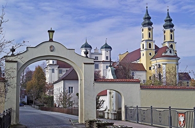 Klosteranlage mit Pfarrkirche