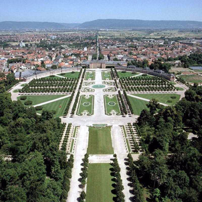 Schlossgarten, Schloss und Stadt aus der Luft