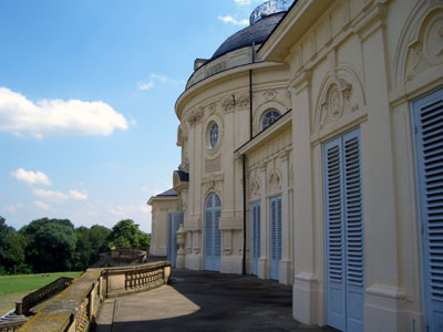 Schloss Solitude - Außenfassade von der Seite