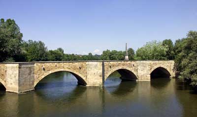 bruecke1.jpg Neckarbrücke bei Köngen, weitgehend in dem von Schickhardt erbauten Bestand (1600)
