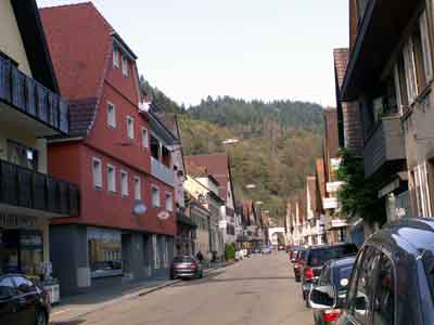 Hauptstraße mit Blickrichtung zum Oberen oder Schwabentor