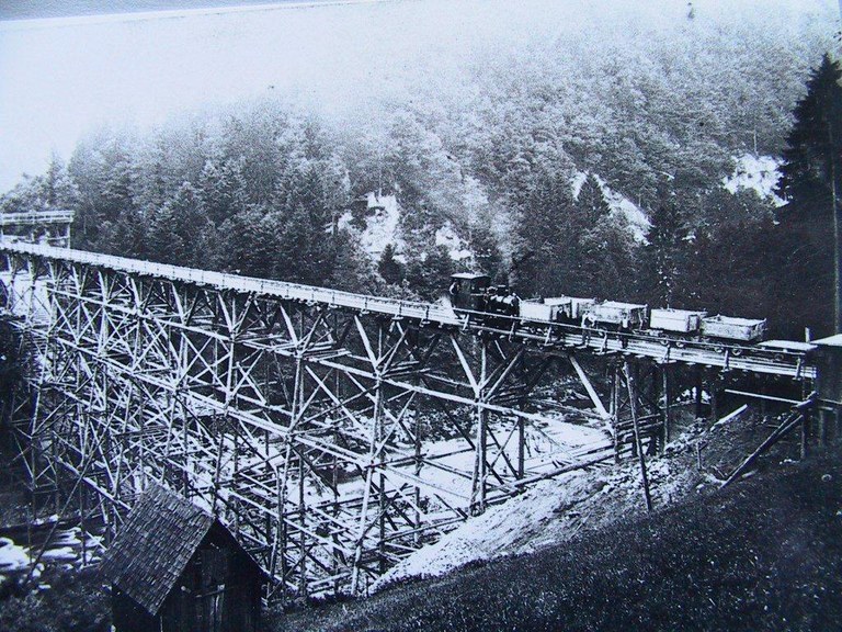 b3-Provisorische_Eisenbahnbruecke.jpg