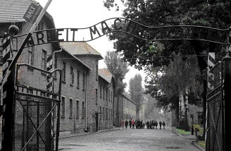 auschwitzeingang.jpg