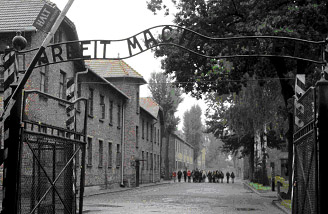 auschwitzeingang.jpg