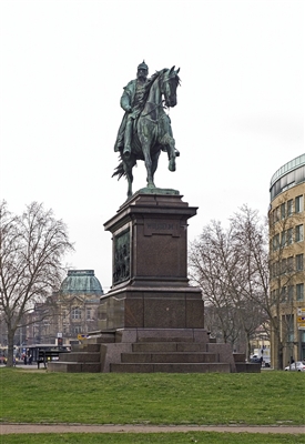 Das Kaiser-Wilhelm-Denkmal auf dem Kaiserplatz am Mühlburger Tor.