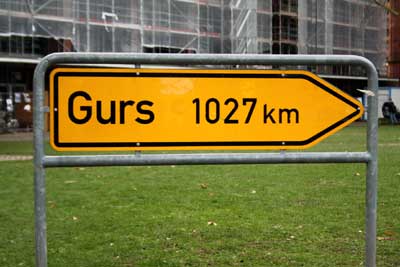 Schild auf dem Platz der Alten Synagoge in Freiburg