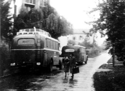 it grauen Bussen wurden die Opfer nach Grafeneck deportiert 