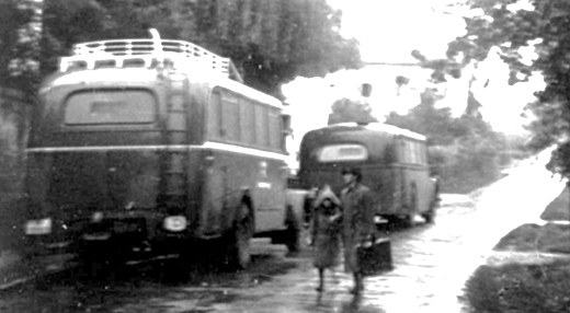 B 10 Grauer Bus 18..jpg