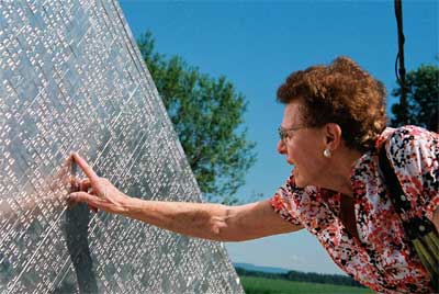 Die Namen der Opfer sind auf dem Mahnmal verzeichnet 