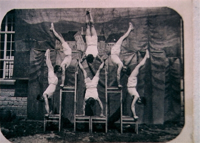 Akrobatische Übungen im Arbeiterturnverein 