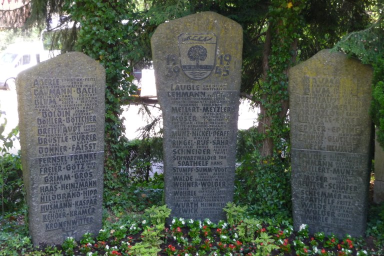 B5 Kriegerdenkmal Gutach 2. Weltkrieg.JPG