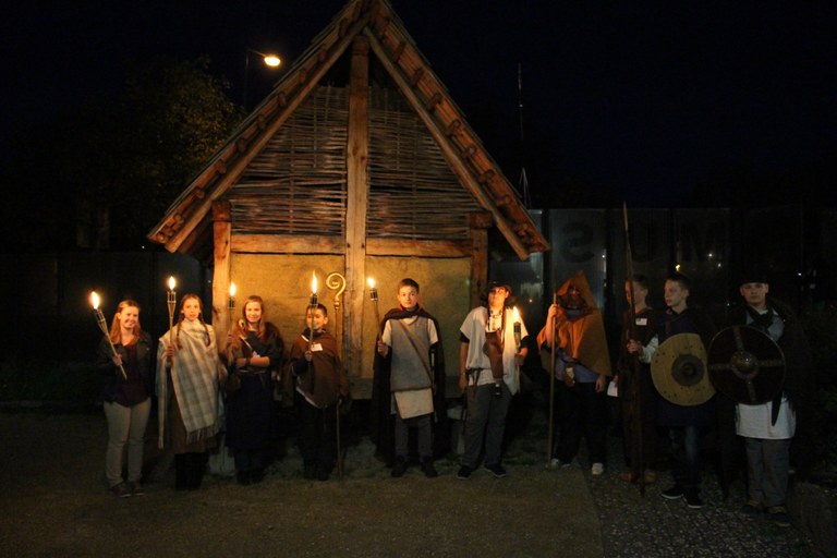 Schüler führen Schüler im Alamannenmuseum Ellwangen