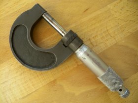 Mikrometerschraube zur Messung der Dicke der Folien