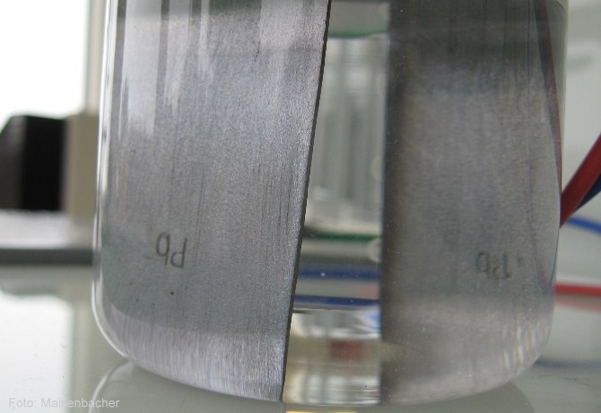 Bleiplatten in Schwefelsäure