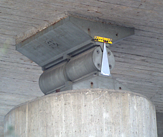 Lagerung einer Brücke auf einem Pfeiler