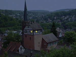 Nachteindruck durch hinzugefügte Farbtupfer (beleuchtete Fenster) verstärkt