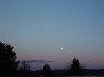 Landschaft mit Mond