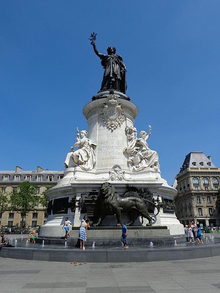 Place de la République : le Monument à la République