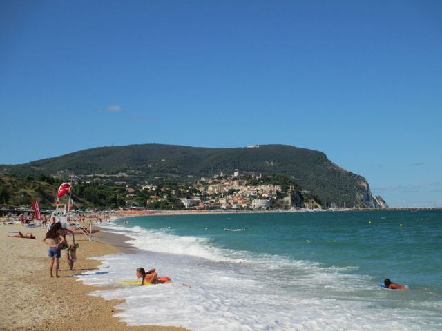 Numana - Strand mit Blick auf den Conero