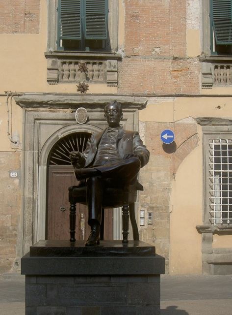 Lucca, Monumento a Giacomo Puccini