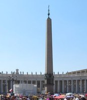 Der Obelisk auf dem Petersplatz