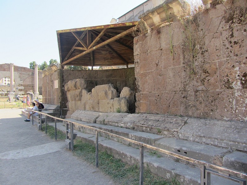 Der Tempel des vergöttlichen Iulius (Caesar)