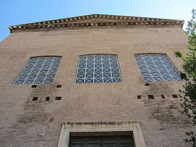 Fassade der Curia auf dem Forum Romanum